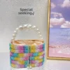 Sac à main à bandoulière de styliste arc-en-ciel,  seau en Satin de soie et métal perlé, – Image 3